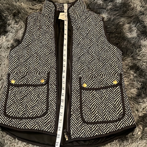 • Dry Goods Chevron Vest Black and White - Picture 11 of 13
